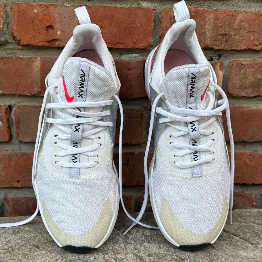 *NIKE- *AIR MAX BELLA* WMS TRAINING SNEAKER- SZ 8.5 WHITE/GREY/RED - Picture 2 of 6